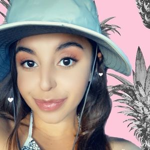 Meet your Posher #JefaFina, Gyanni 🙋🏻‍♀️